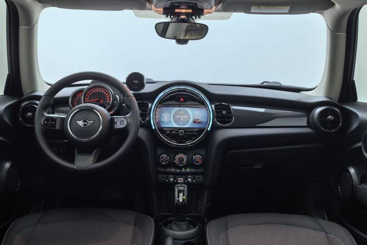 Used MINI 2022 Updated 1.5T ONE Interior 1