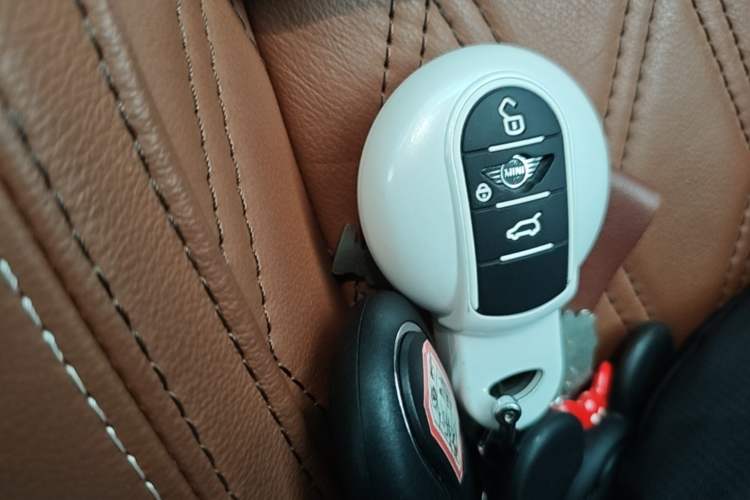 Used MINI 2022 2.0T COOPER S Artist Interior 1