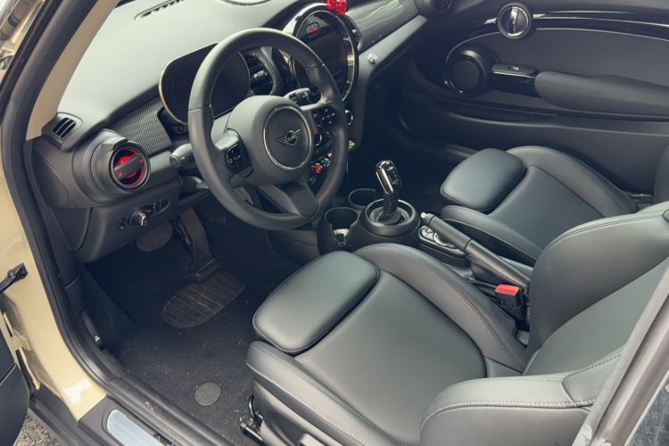 Used MINI 2022 Updated 1.5T COOPER Classic Edition Interior 1