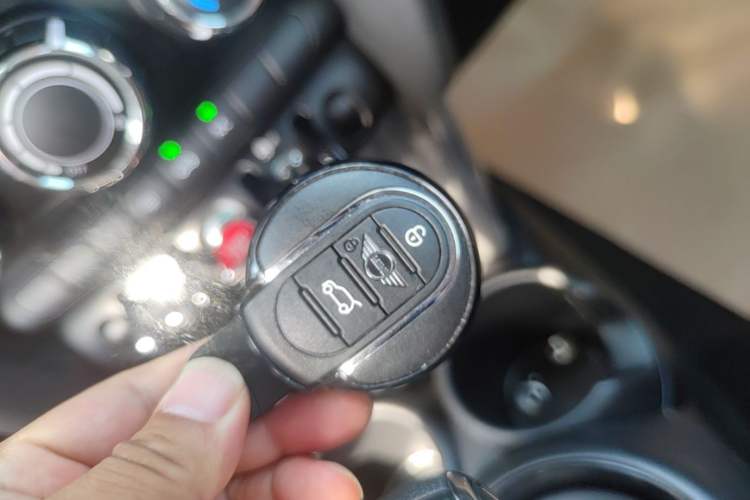 Used MINI 2022 Updated 1.5T ONE Interior 1