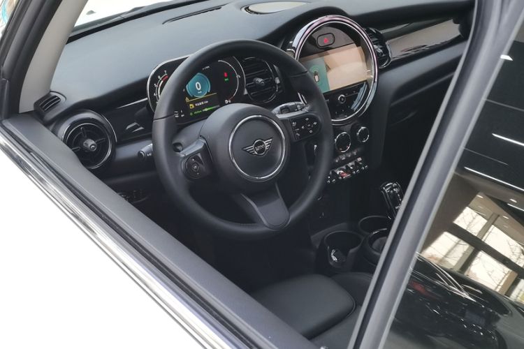 Used MINI 2022 1.5T COOPER Classic Edition Interior 1