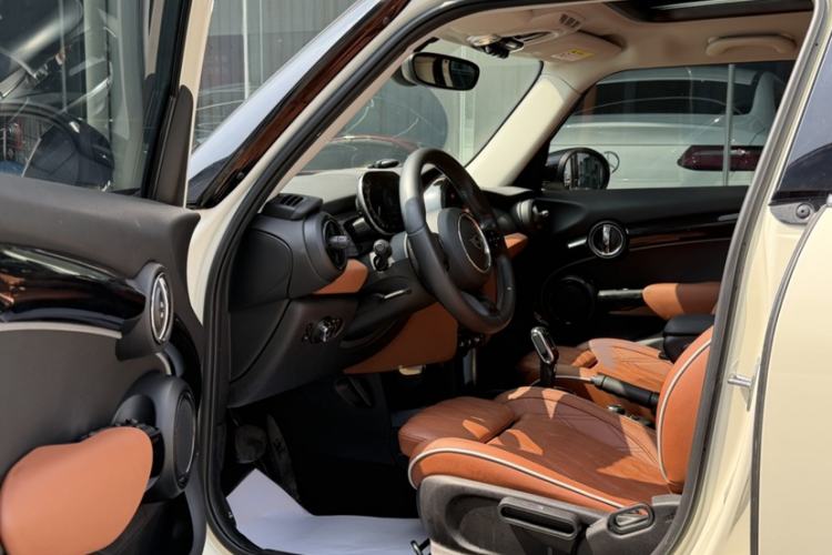 Used MINI 2022 Updated 1.5T COOPER Classic Edition Five-Door Version Interior 1