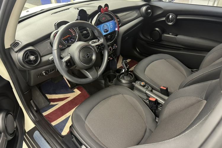 Used MINI 2022 1.5T ONE Interior 2