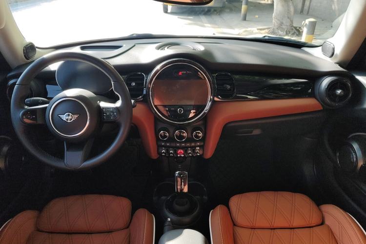 Used MINI 2022 Updated 1.5T COOPER Artist Interior 2