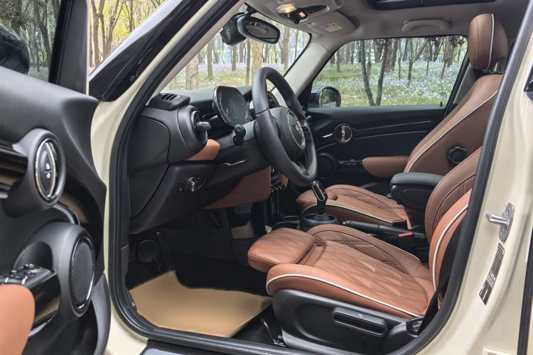 Used MINI 2022 1.5T COOPER Artist Five-Door Edition Interior 2