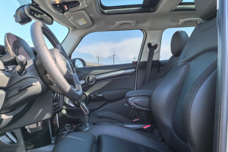 Used MINI 2022 Updated 1.5T COOPER Artist Five-Door Edition Interior 2