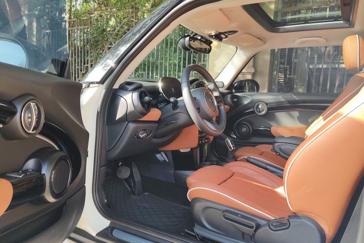 Used MINI 2022 Updated 1.5T COOPER Artist Interior 3