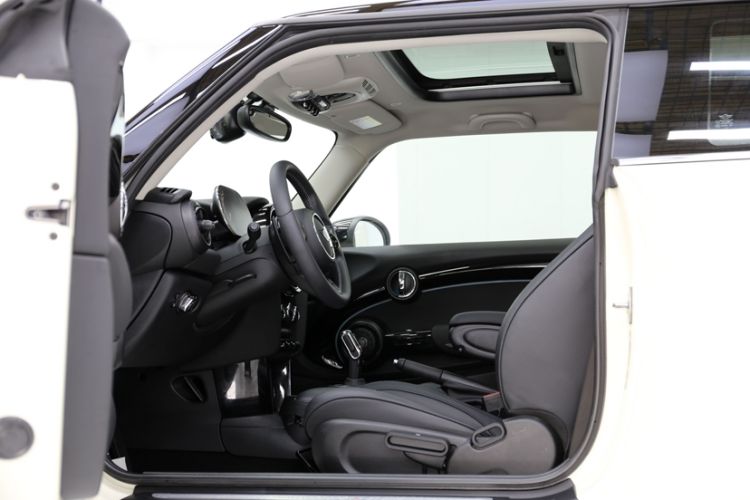 Used MINI 2022 2.0T COOPER S Artist Interior 3
