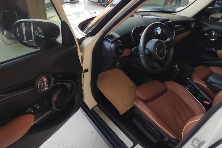 Used MINI 2022 Updated 1.5T COOPER Artist Five-Door Edition Interior 3