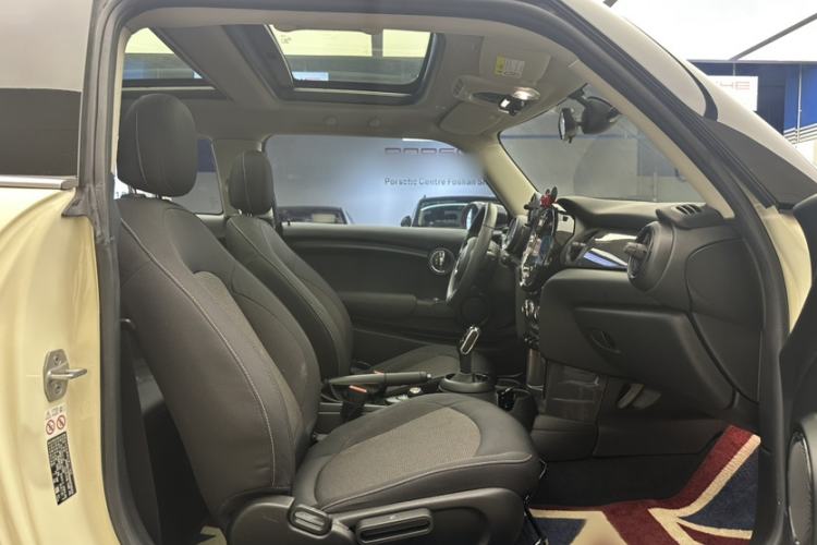 Used MINI 2022 1.5T ONE Interior 4
