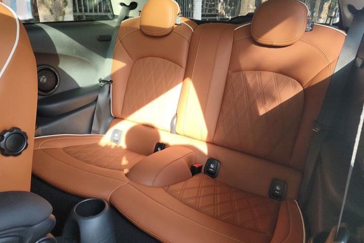 Used MINI 2022 Updated 1.5T COOPER Artist Interior 4