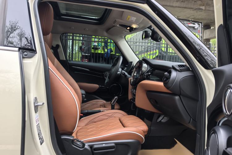 Used MINI 2022 1.5T COOPER Artist Five-Door Edition Interior 4