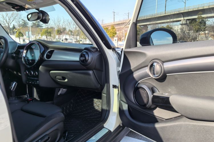 Used MINI 2022 Updated 1.5T COOPER Artist Five-Door Edition Interior 4