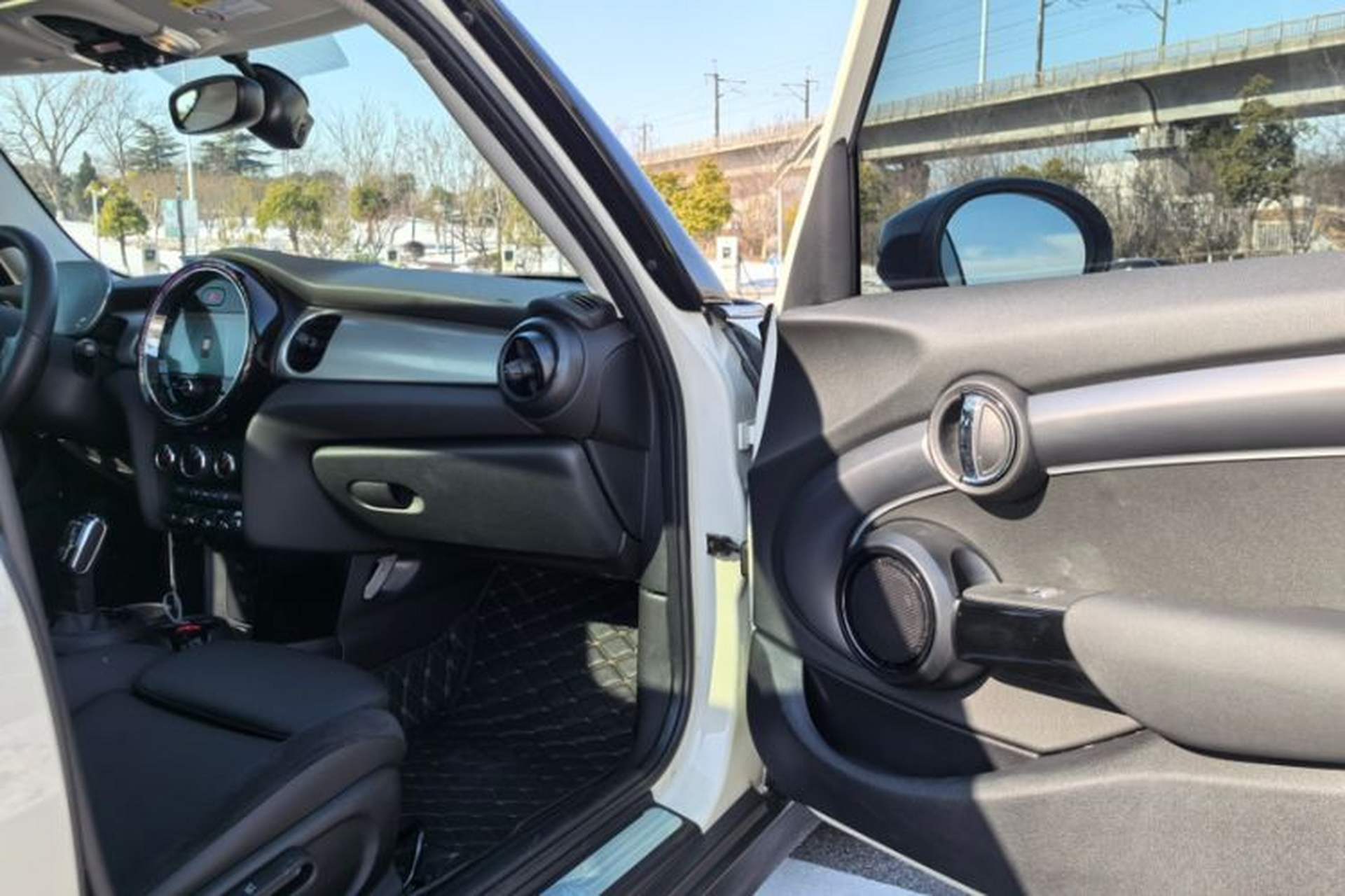 Used MINI 2022 Updated 1.5T COOPER Artist Five-Door Edition Interior 4