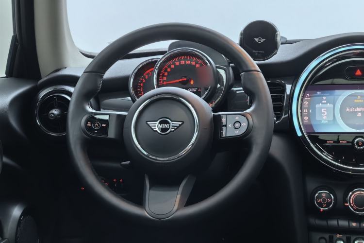 Used MINI 2022 Updated 1.5T ONE Interior 5
