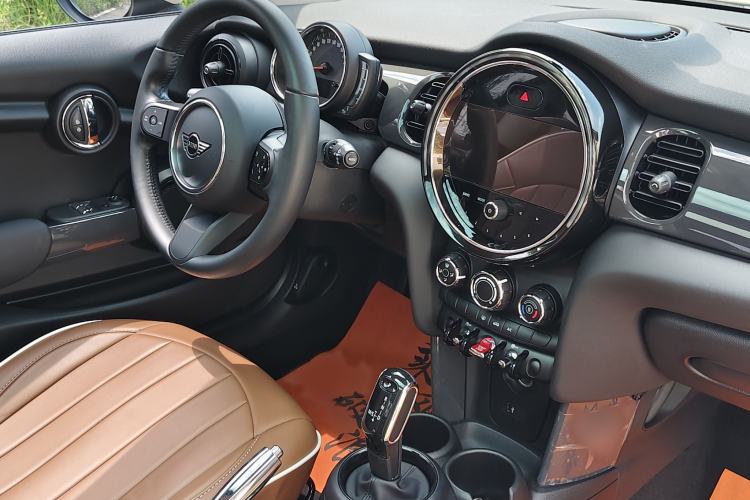 Used MINI 2022 Updated 1.5T ONE Interior 5