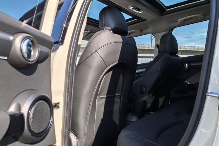 Used MINI 2022 Updated 1.5T COOPER Artist Five-Door Edition Interior 5