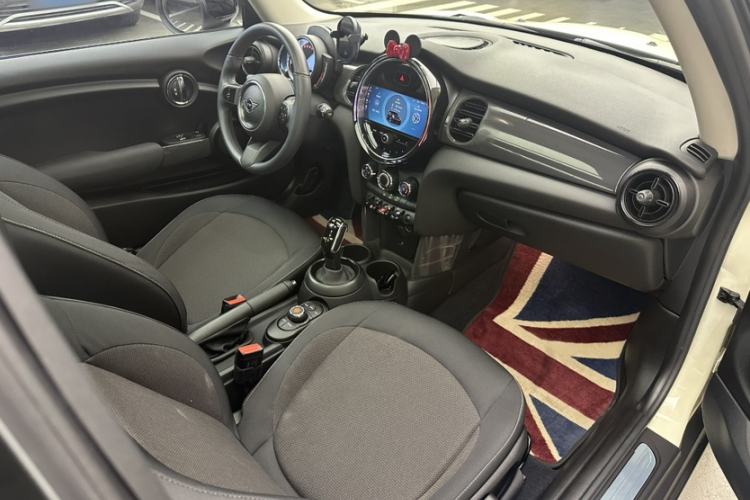 Used MINI 2022 1.5T ONE Interior 7