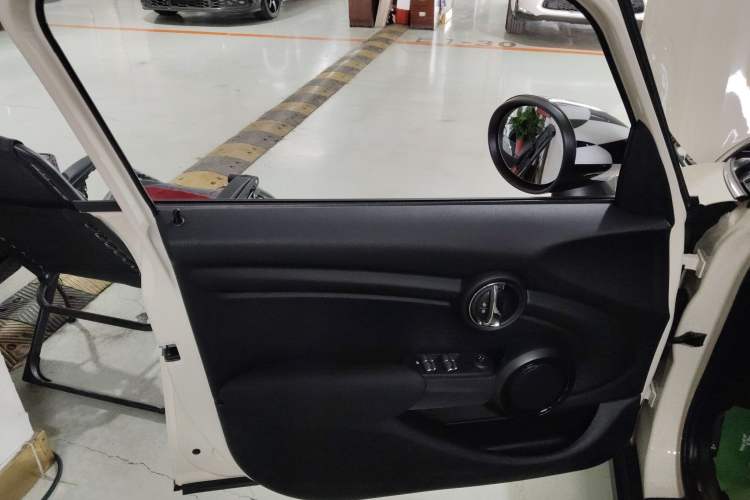 Used MINI 2022 Updated 1.5T ONE Five-Door PLUS Edition Interior 7