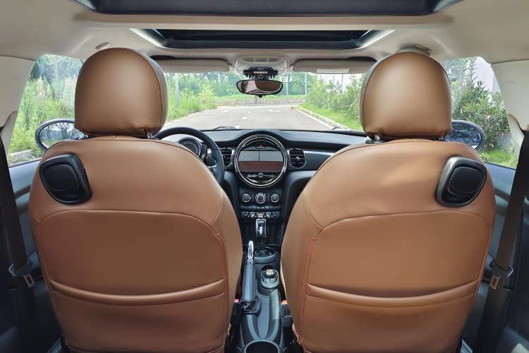 Used MINI 2022 Updated 1.5T ONE Interior 7