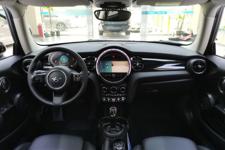 Used MINI 2022 1.5T COOPER Classic Edition Interior 7