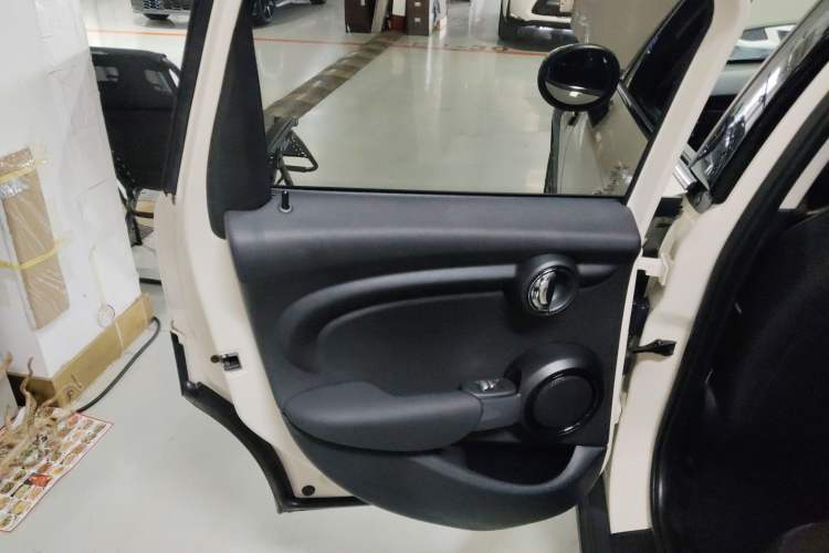 Used MINI 2022 Updated 1.5T ONE Five-Door PLUS Edition Interior 8
