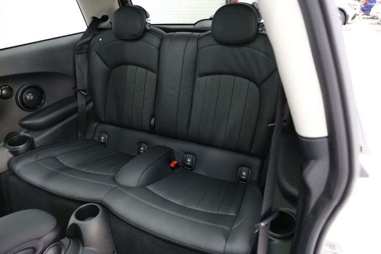 Used MINI 2022 2.0T COOPER S Artist Interior 8