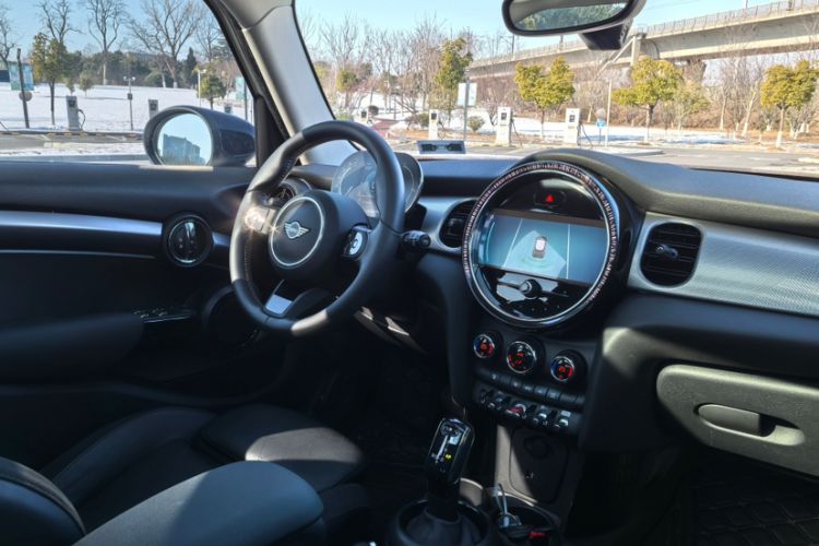 Used MINI 2022 Updated 1.5T COOPER Artist Five-Door Edition Interior 8