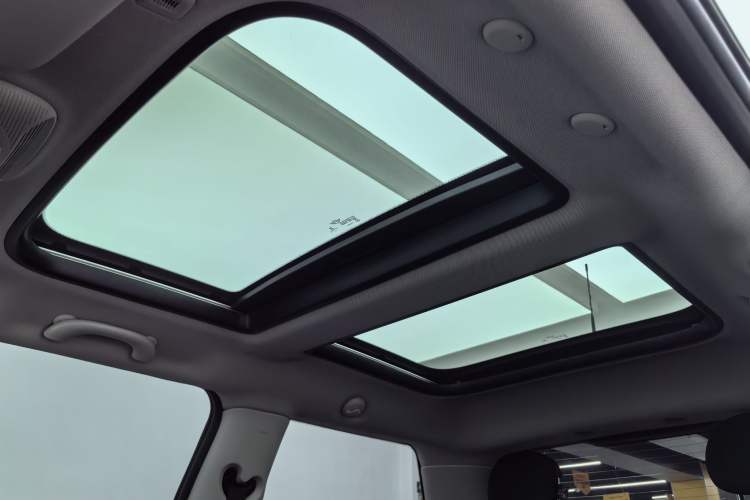 Used MINI 2022 Updated 1.5T ONE Interior 9