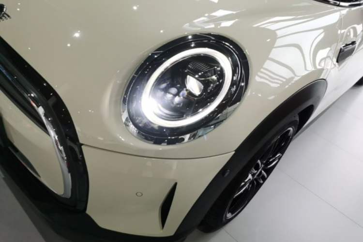 Used MINI 2022 Updated 1.5T COOPER Artist Five-Door Edition Left Front Headlight