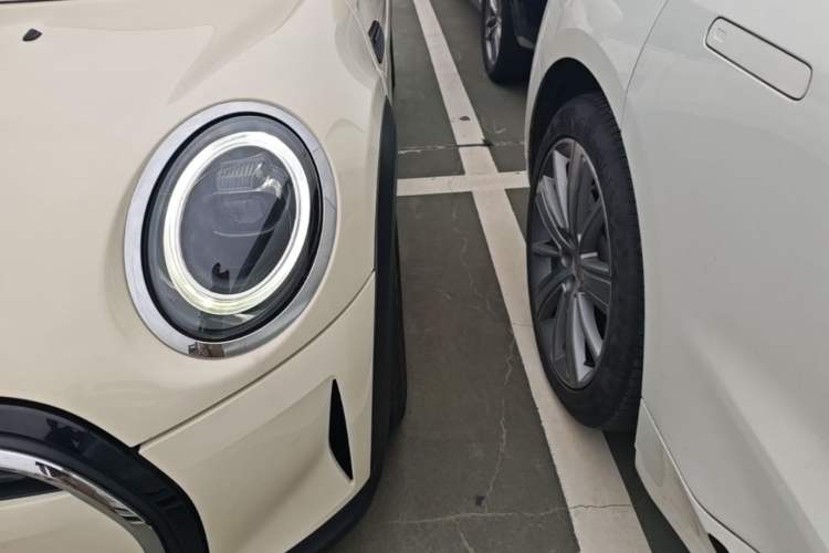 Used MINI 2022 Updated 1.5T ONE Five-Door PLUS Edition Left Front Headlight