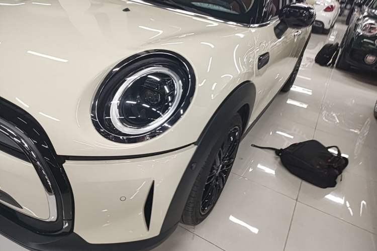 Used MINI 2022 Updated 1.5T COOPER Artist Five-Door Edition Left Front Headlight