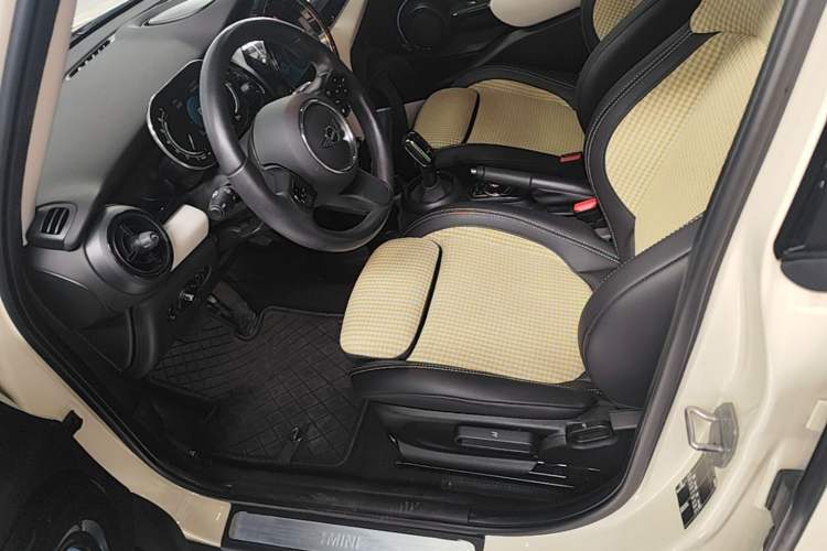 Used MINI 2022 Updated 1.5T COOPER Classic Edition Five-Door Version Left Front Seat
