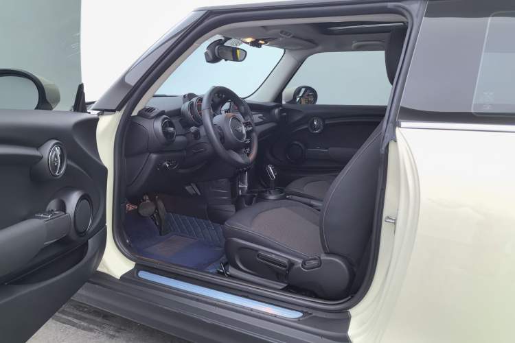 Used MINI 2022 Updated 1.5T ONE Left Front Seat