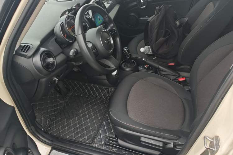 Used MINI 2022 Updated 1.5T ONE Five-Door PLUS Edition Left Front Seat