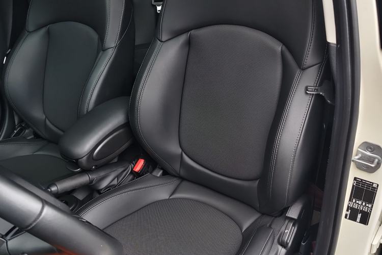 Used MINI 2022 Updated 1.5T COOPER Classic Edition Five-Door Version Left Front Seat