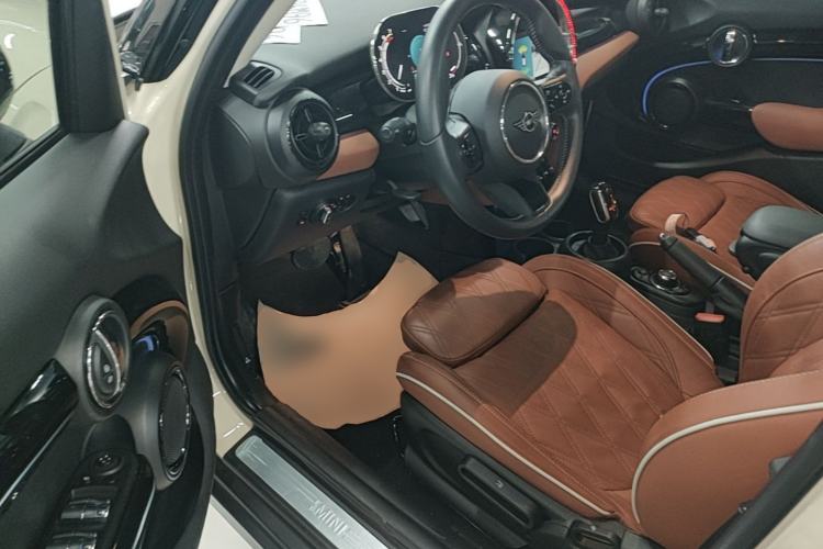 Used MINI 2022 Updated 1.5T COOPER Artist Five-Door Edition Left Front Seat