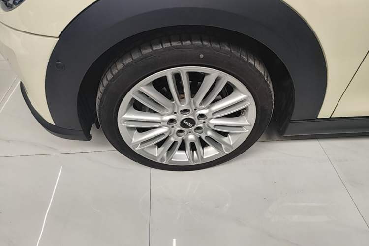 Used MINI 2022 Updated 1.5T COOPER Classic Edition Five-Door Version Left Front Wheel Hub