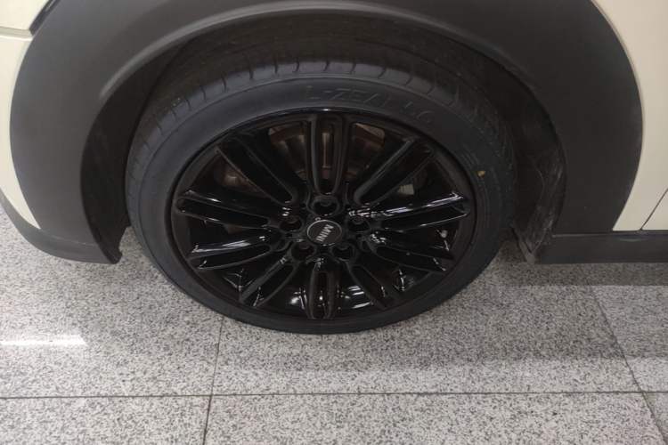Used MINI 2022 2.0T COOPER S Classic Edition Five-Door Version Left Front Wheel Hub