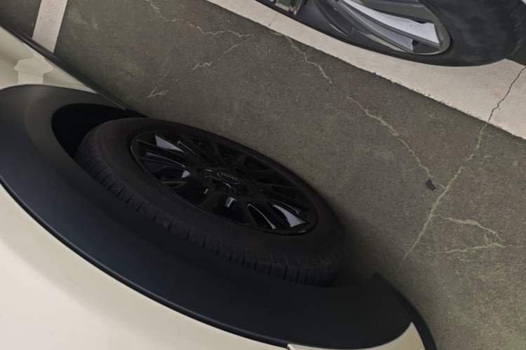 Used MINI 2022 Updated 1.5T ONE Five-Door PLUS Edition Left Front Wheel Hub