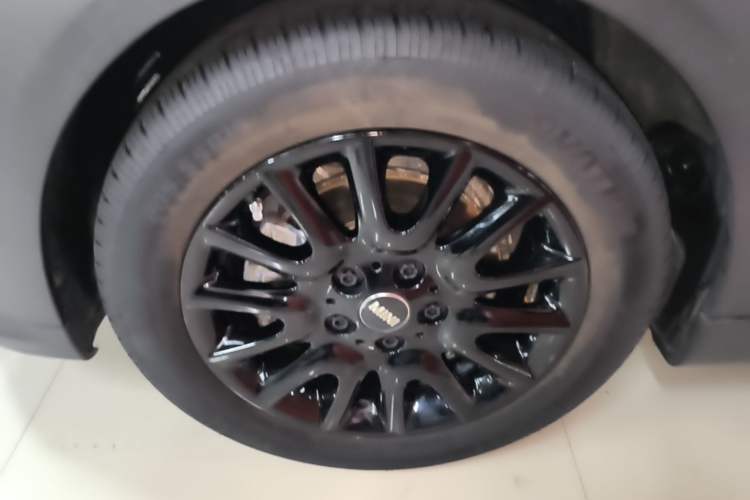 Used MINI 2022 1.5T ONE Five-Door PLUS Left Front Wheel Hub