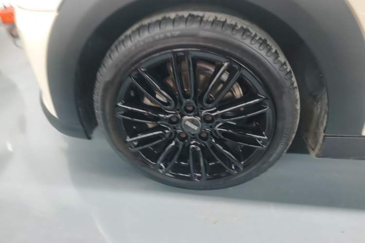 Used MINI 2022 Updated 1.5T COOPER Classic Edition Five-Door Version Left Front Wheel Hub