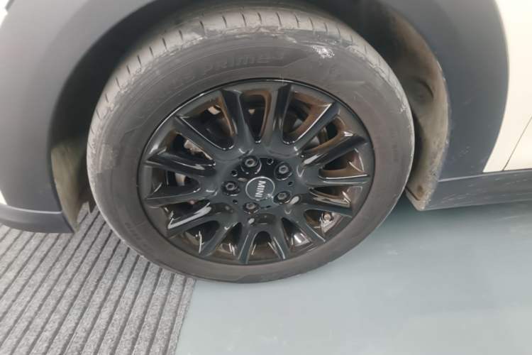 Used MINI 2022 1.5T ONE Left Front Wheel Hub