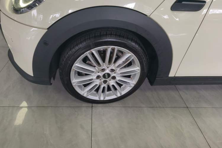 Used MINI 2022 1.5T COOPER Classic Edition Five-Door Version Left Front Wheel Hub