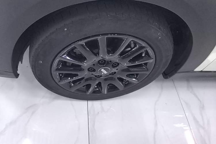 Used MINI 2022 1.5T ONE Five-Door PLUS Left Front Wheel Hub