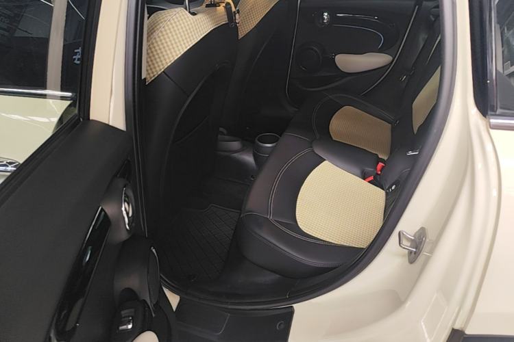 Used MINI 2022 Updated 1.5T COOPER Classic Edition Five-Door Version Left Rear Seat