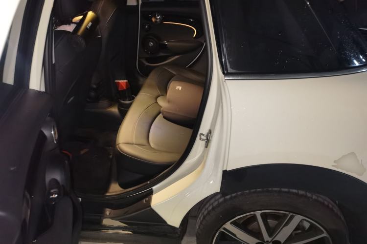 Used MINI 2022 Updated 1.5T COOPER Artist Five-Door Edition Left Rear Seat