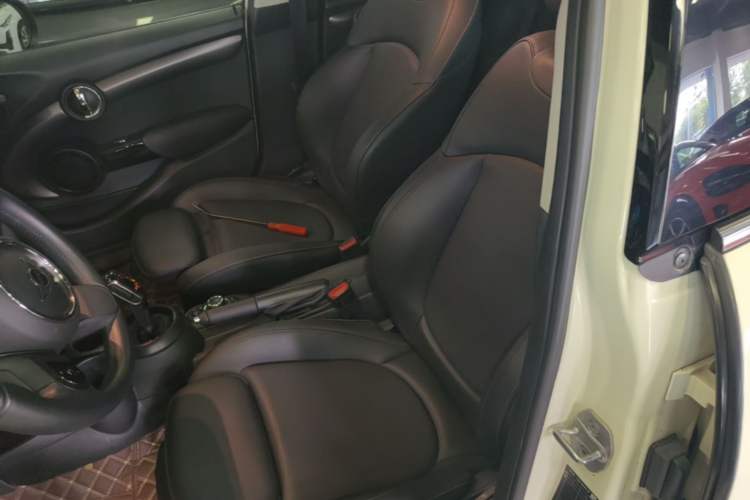 Used MINI 2022 1.5T COOPER Classic Edition Five-Door Version Left Rear Seat
