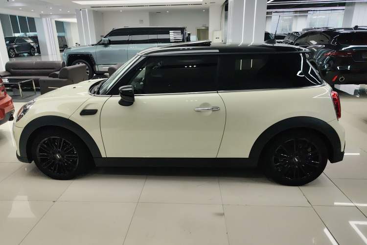 Used MINI 2022 1.5T COOPER Artist Left Side
