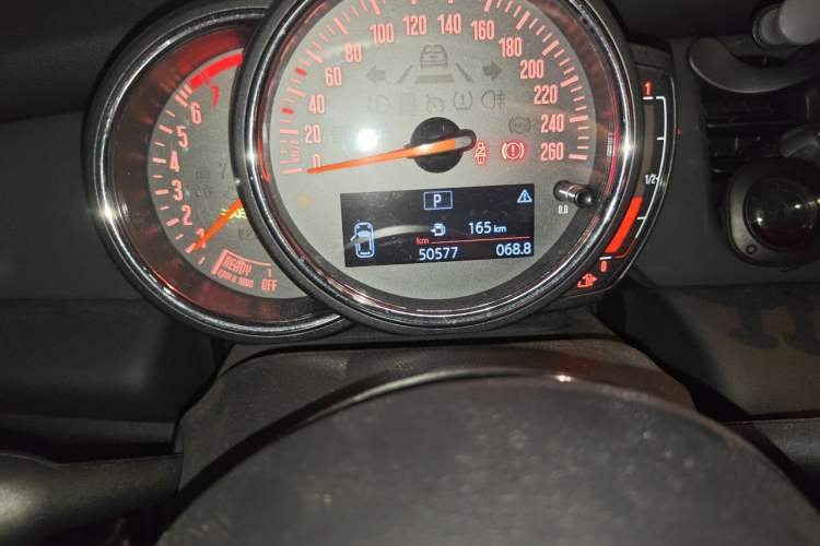 Used MINI 2022 1.5T ONE Odometer Close Up